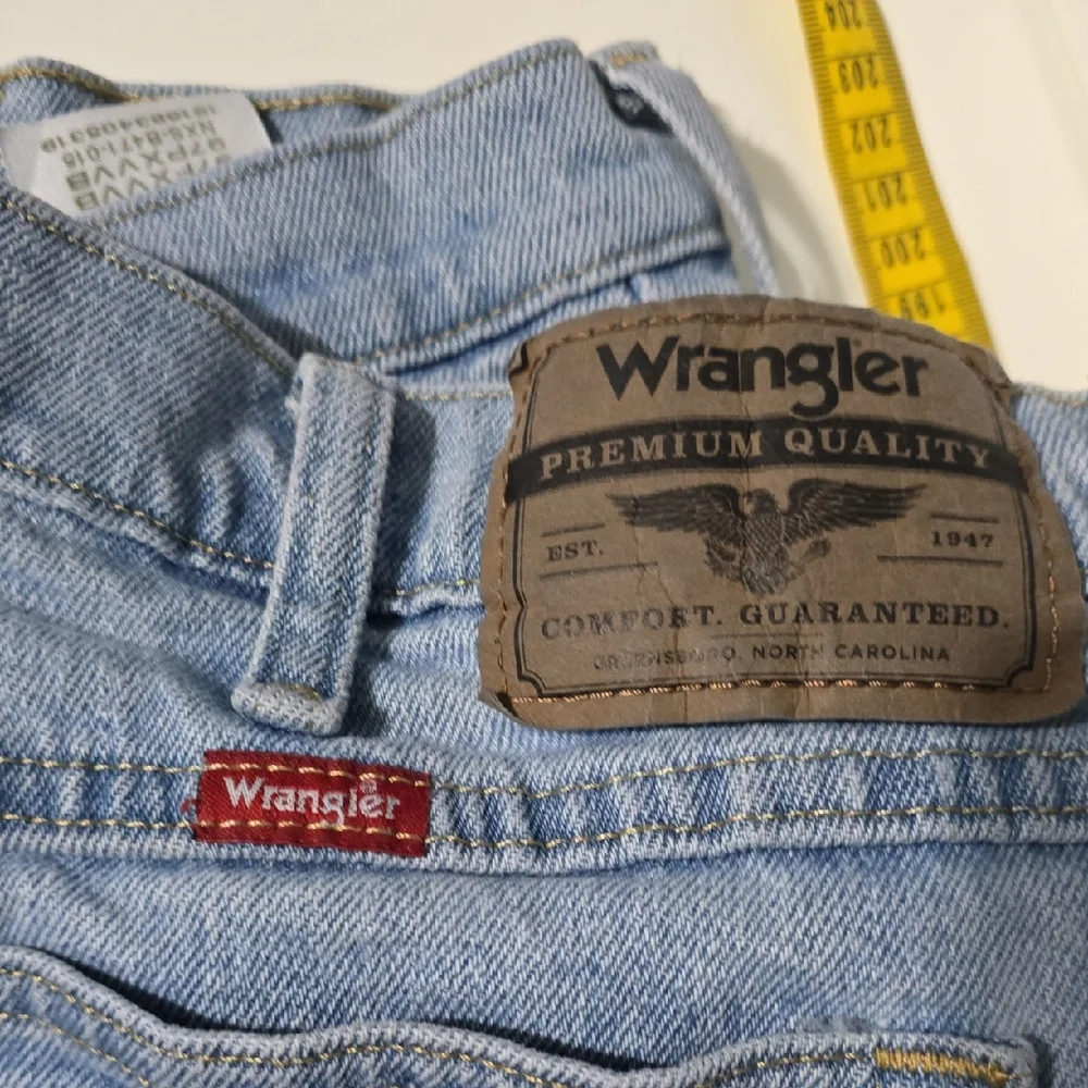 wrangler jeans mens size 38 light blue Basic Denim Jean